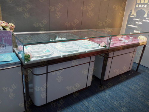 六福珠宝展柜定制 打造奢华品牌形象与提升销售的艺术